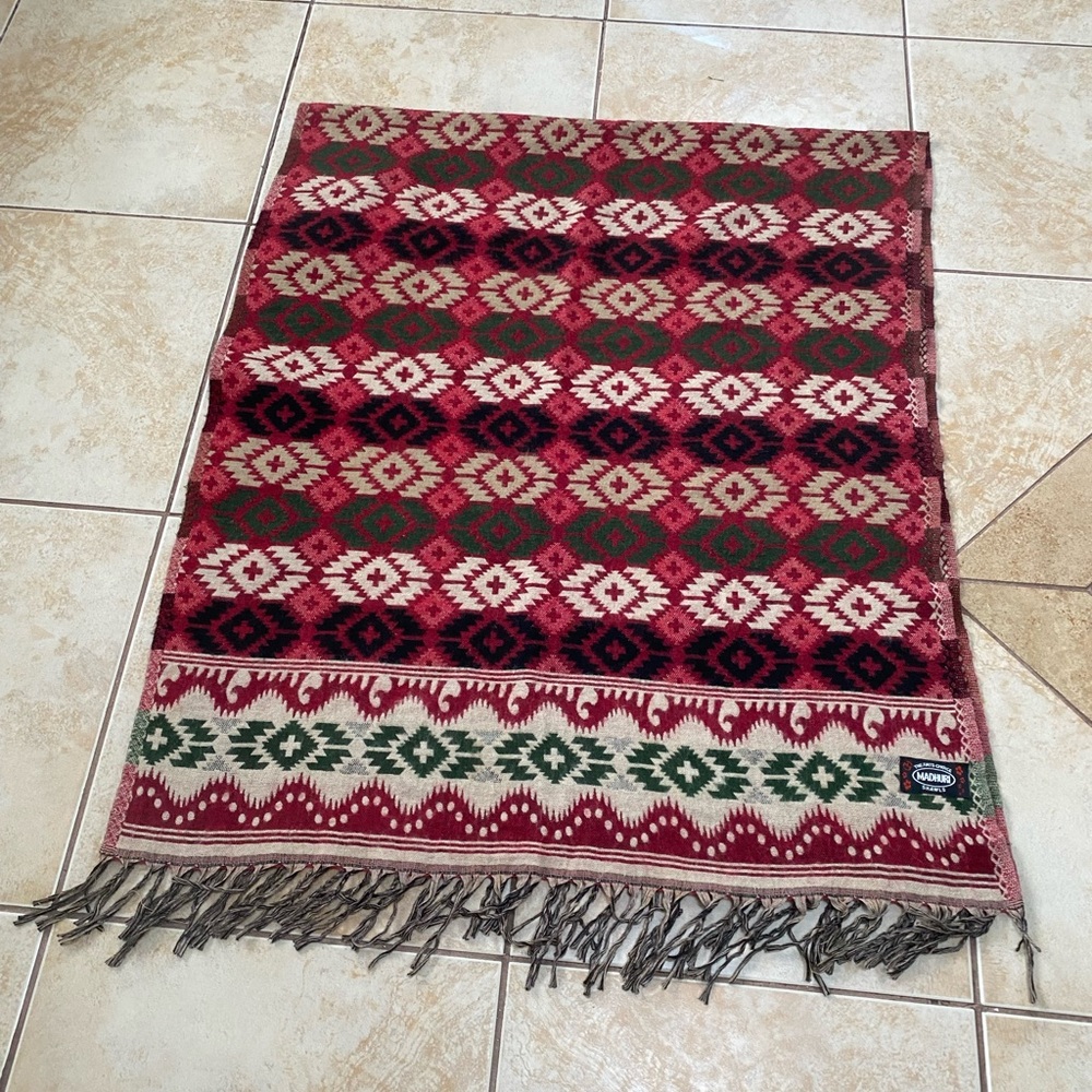 Geometric Patterned Throw Blanket RL INSPIRED PERFECT BY FIREPLACE/CHRISTMAS - Picture 8 of 8